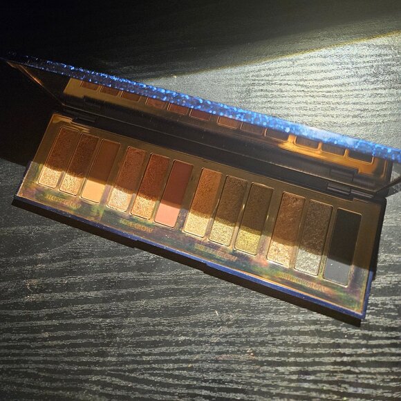 Charlotte Tilbury Starry Eyes to Hypnotize Eyeshadow Palette - Picture 3 of 6